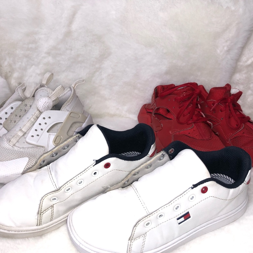 Boys sneaker bundle (Huaraches & Tommy Hilfiger)